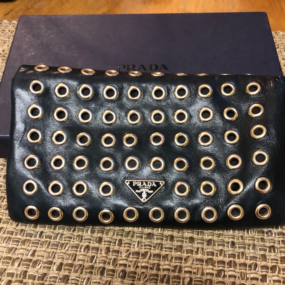 Beautiful Prada Wallet. Barely used. Like new. Soft leather and gold grommet